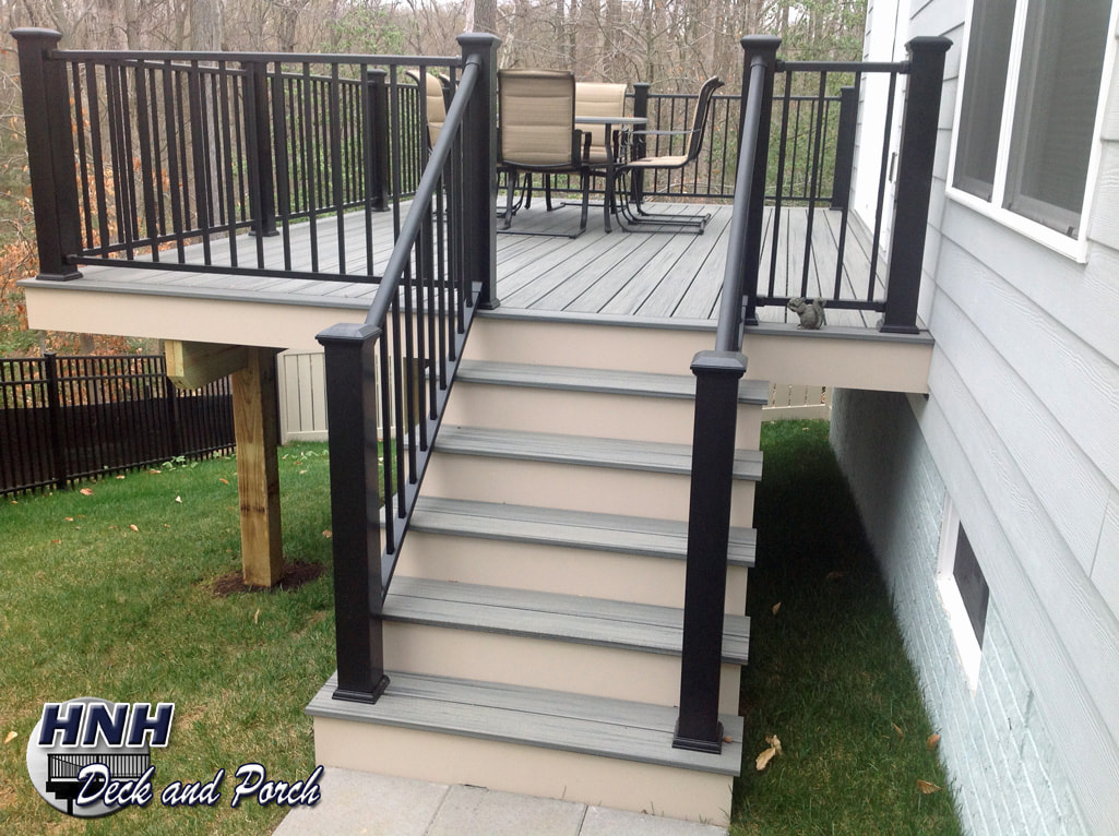 Trex Transcend composite deck with staircase using Westbury aluminum railing.