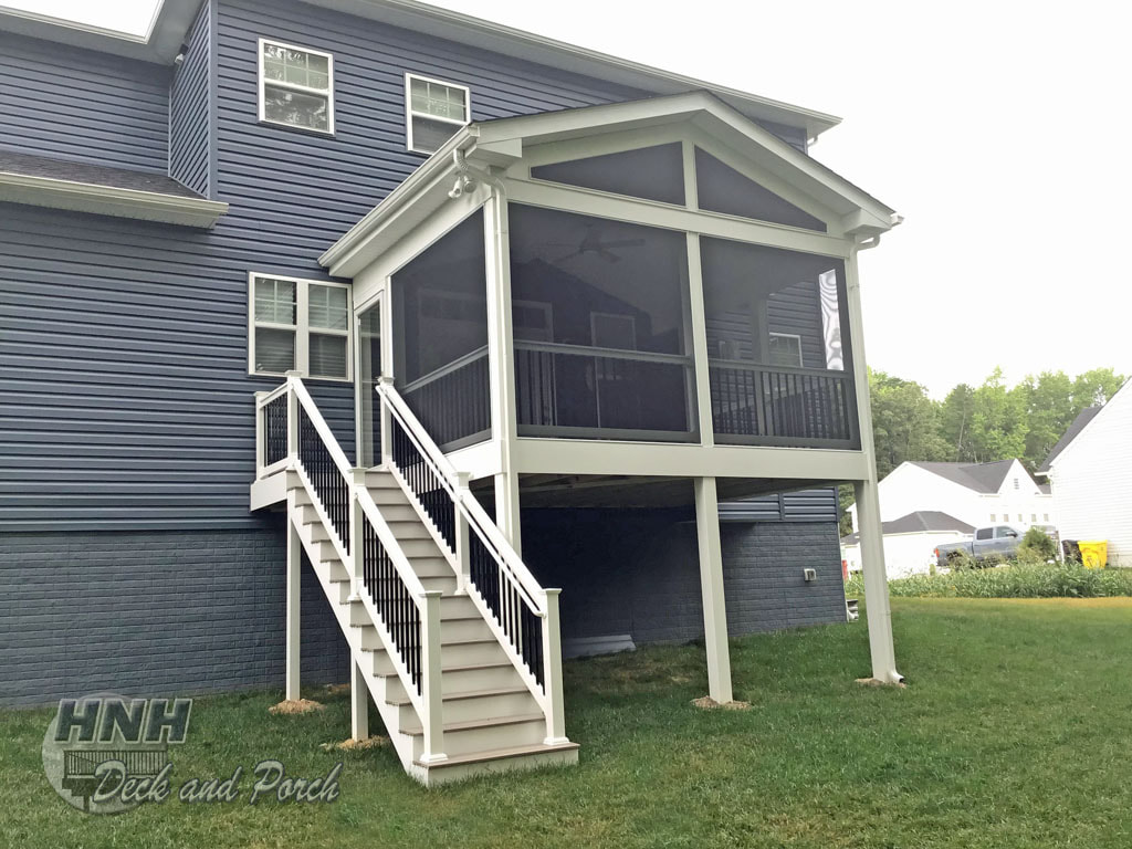 Screened porch with Fiberon Good Life decking