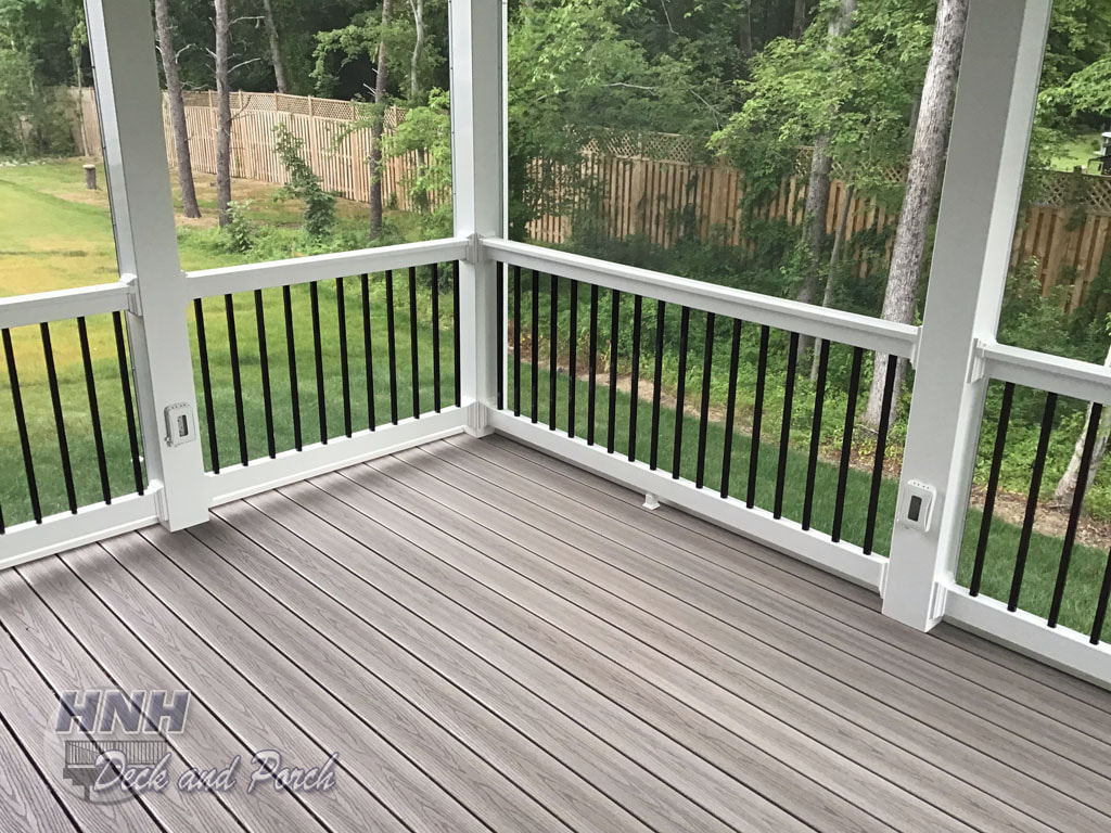 Screened porch with Fiberon Good Life decking