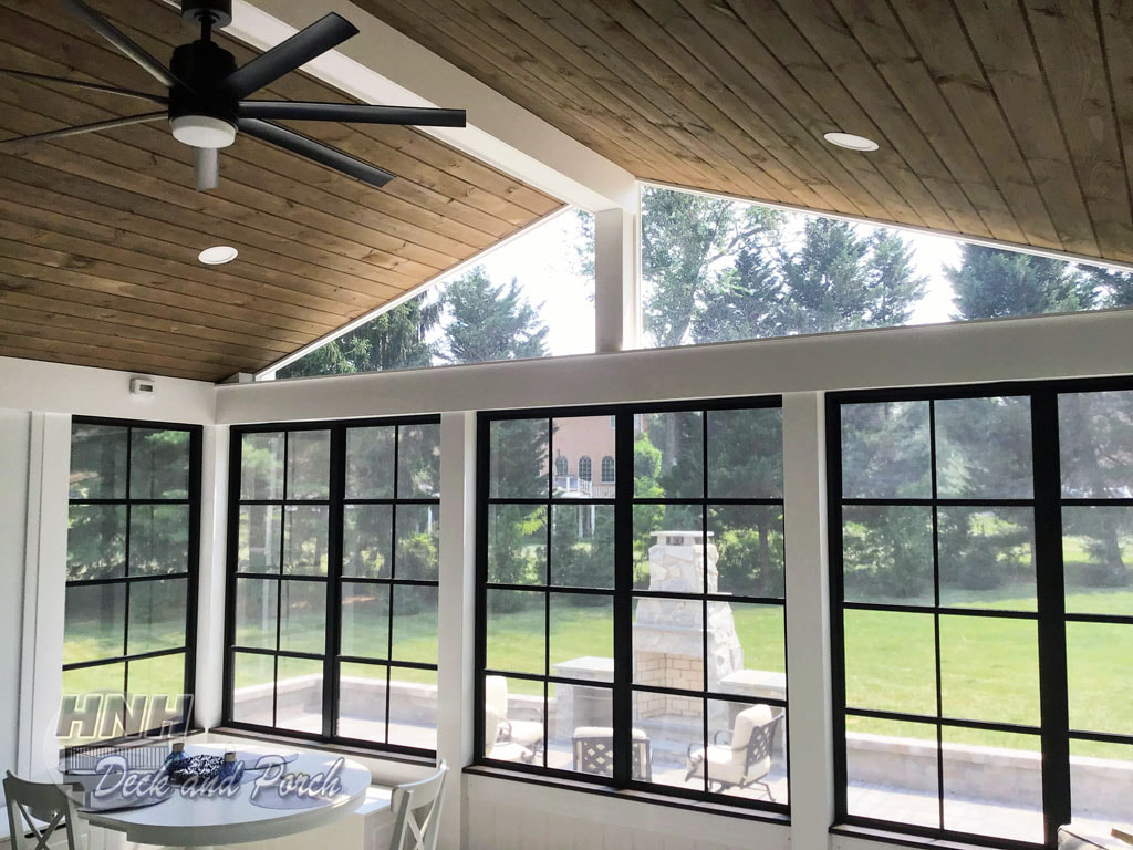 3 season room with recessed lighting